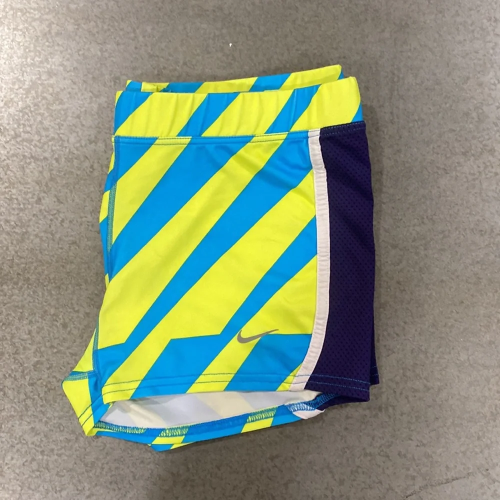 Medium Nike DRI-FIT Spandex - Picture 2 of 3